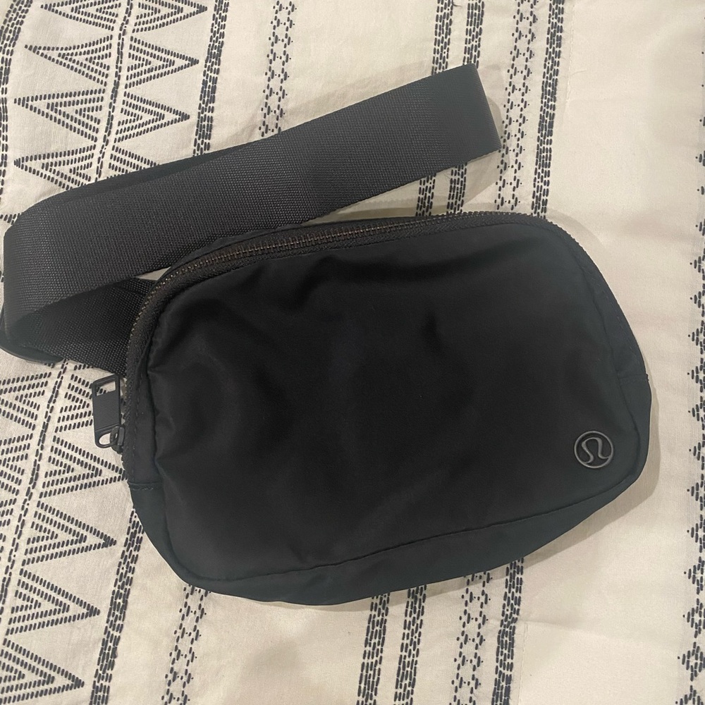 Lululemon original belt bag